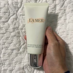 New la mer the replenishing oil exfoliator